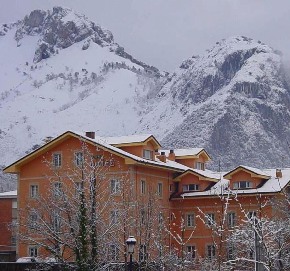 Hotel Picos De Europa Las Arenas Exterior foto